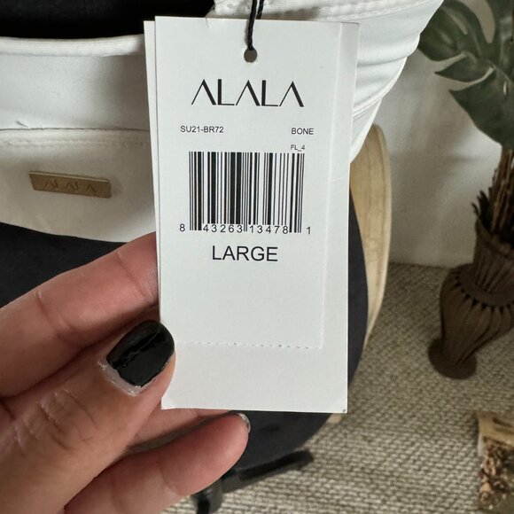 ALALA Women's Tie Bow Bra White Top Size Large Wireless Retail $85 - Picture 8 of 9